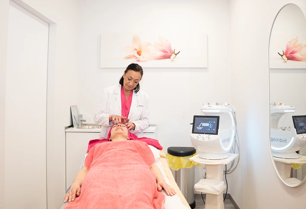 03_Policlinic_Terrassa_estetica_visita-grup-policlinic