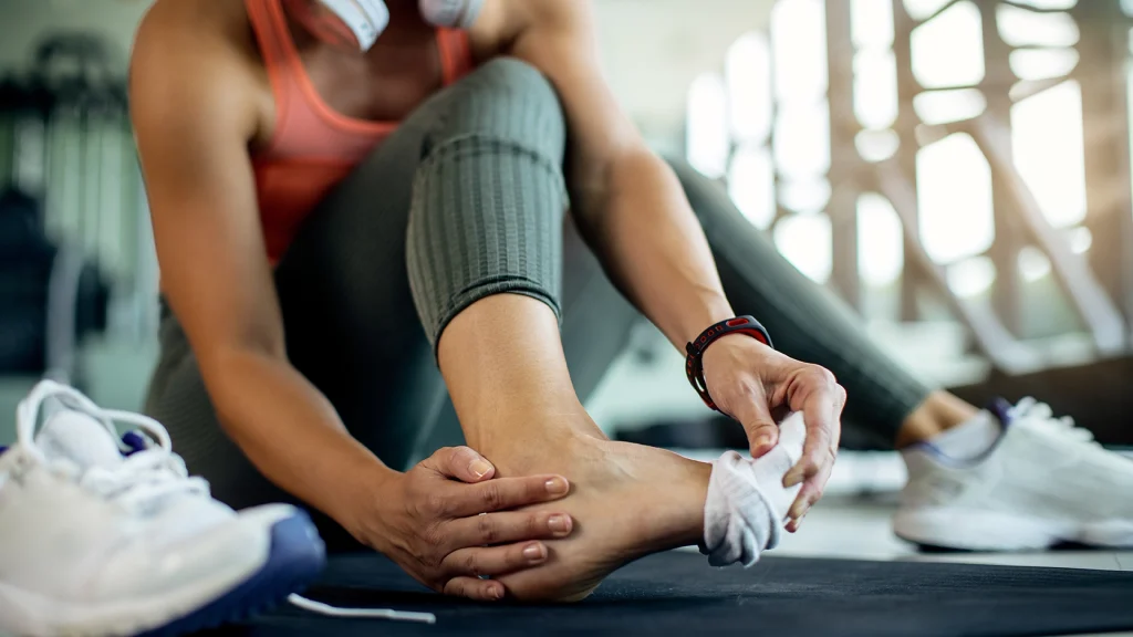 Esportista amb molèsties musculars després d’entren